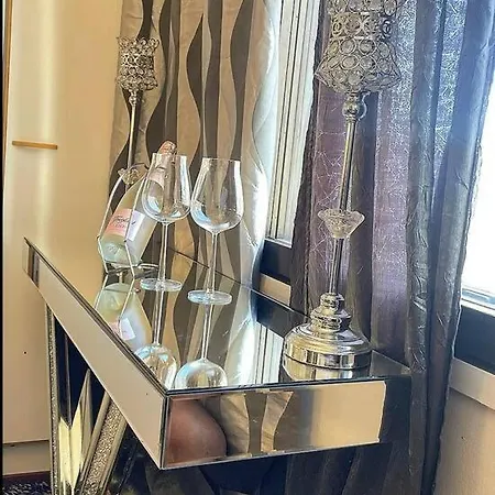 Stylish Near Metro. דירה אספו
