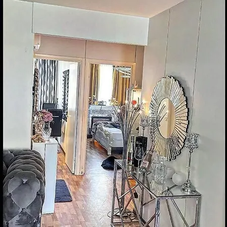 דירה Stylish Near Metro. *